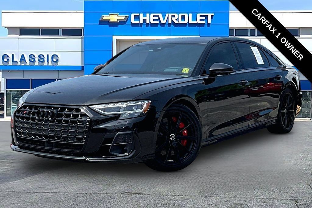 Used 2023 Audi S8 AWD/4WD image 2