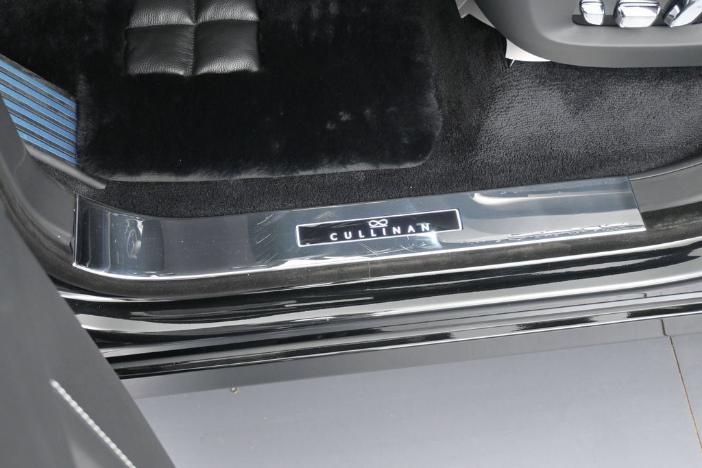 New 2027 Rolls-Royce Cullinan Black Badge AWD/4WD image 16