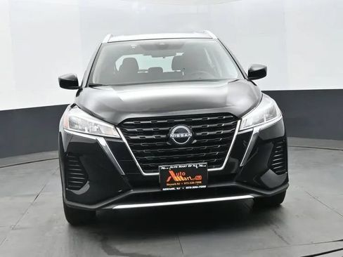 Used 2024 Nissan Kicks SV FWD image 3