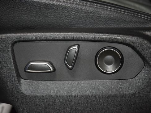Used 2024 GMC Yukon XL Denali AWD/4WD image 42