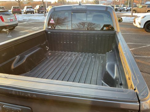 Used 2021 Toyota Tacoma TRD Sport image 11