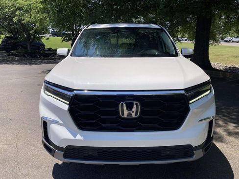 Used 2025 Honda Pilot Elite image 6