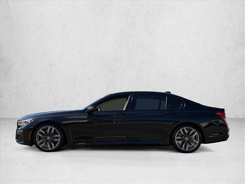 Used 2022 BMW M760i xDrive w/ Luxury Rear Seating Package AWD/4WD image 9