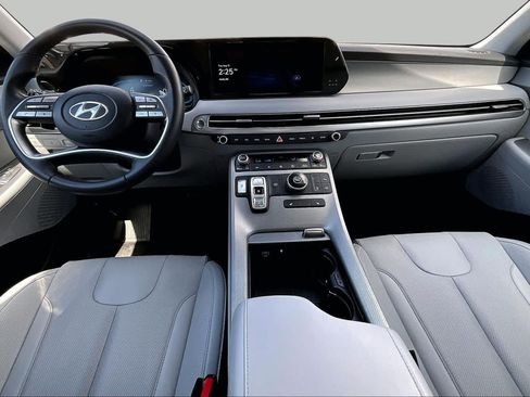 Used 2025 Hyundai Palisade SEL FWD image 14