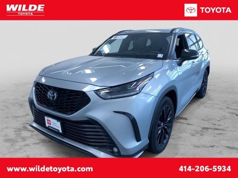 Certified 2025 Toyota Highlander XSE AWD/4WD image 1