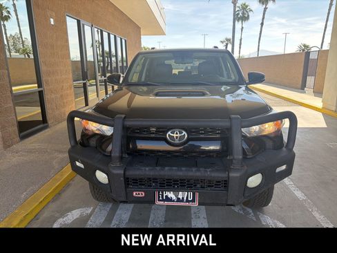 Used 2018 Toyota 4Runner TRD Off-Road Premium AWD/4WD image 2