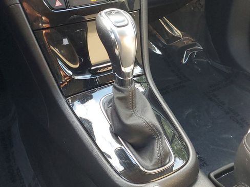 Used 2022 Buick Encore Preferred w/ Safety Package image 32