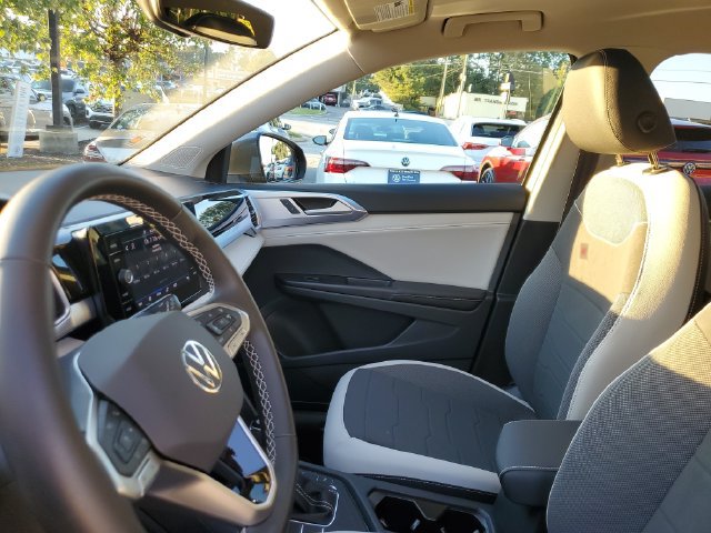 Certified 2026 Volkswagen Taos SE FWD image 23