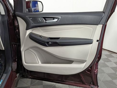 Used 2020 Ford Edge Titanium image 28