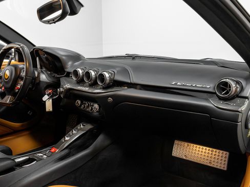 Used 2015 Ferrari F12 Berlinetta image 21