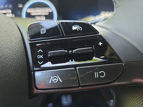 New 2025 Hyundai Elantra SEL image 18