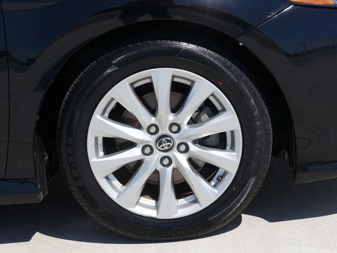 Used 2019 Toyota Camry LE image 20