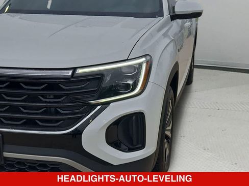 Used 2024 Volkswagen Atlas Cross Sport SE FWD image 10