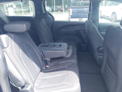 Used 2020 Chrysler Pacifica Touring w/ S Appearance Package image 13