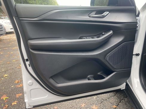 New 2025 Jeep Grand Cherokee L Altitude image 19