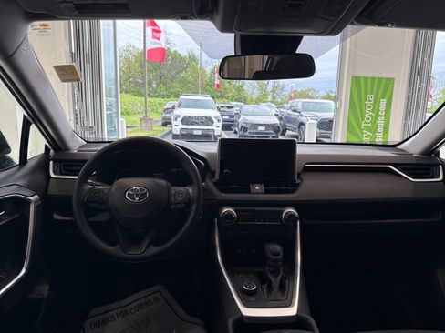 Used 2025 Toyota RAV4 XLE AWD/4WD image 13