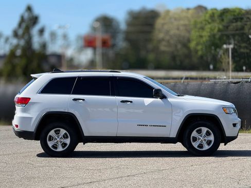 Used 2017 Jeep Grand Cherokee Laredo w/ Quick Order Package 23E image 7