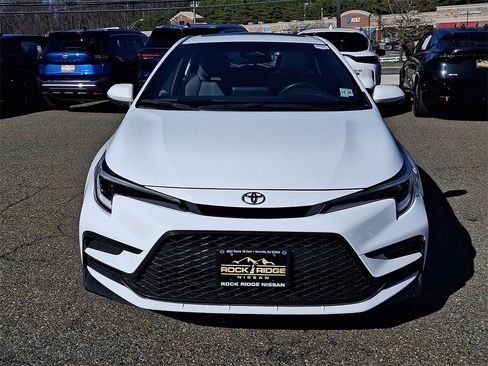 Used 2024 Toyota Corolla SE w/ SE Premium Package image 2