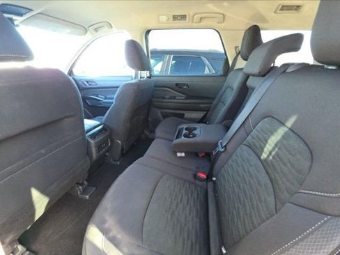 Used 2025 Nissan Pathfinder SV AWD/4WD image 21