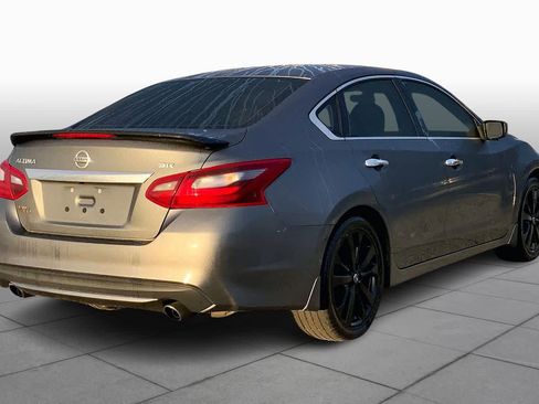 Used 2017 Nissan Altima 2.5 SR w/ Midnight Edition Package image 13