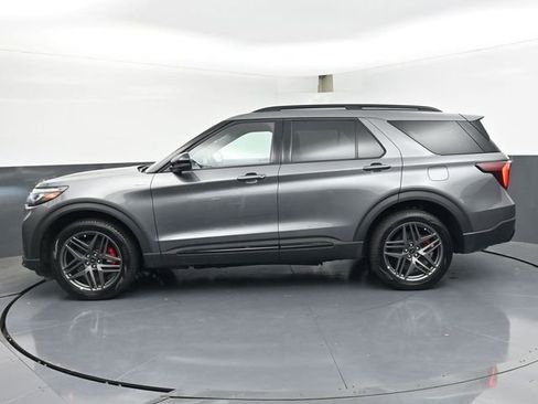 Used 2025 Ford Explorer ST-Line w/ ST-Line Street Pack AWD/4WD image 4