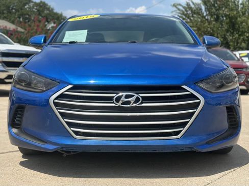 Used 2018 Hyundai Elantra SE FWD image 3