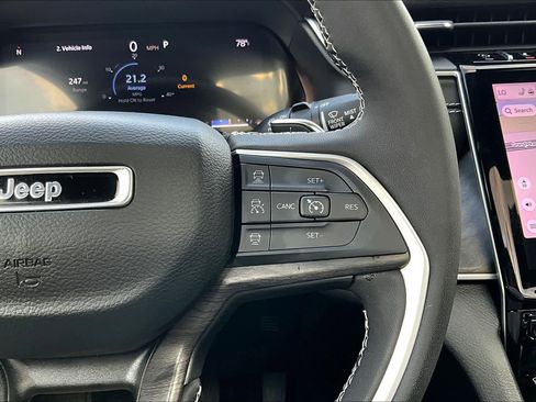 Used 2023 Jeep Grand Cherokee L Limited image 23