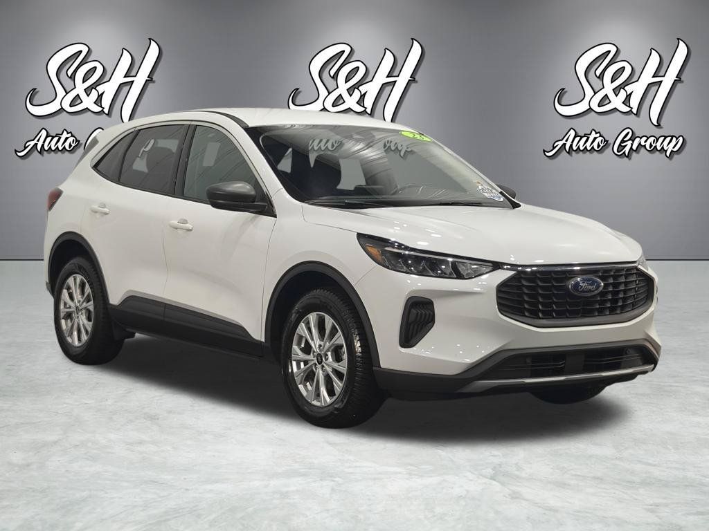 Used 2023 Ford Escape Active AWD/4WD image 2