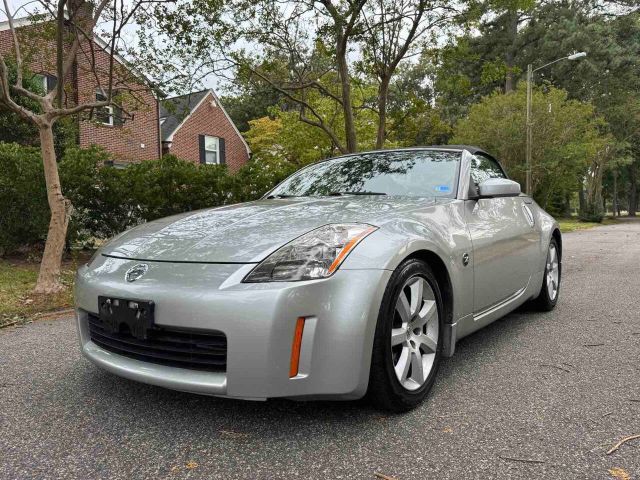 Used 2004 Nissan 350Z Touring RWD image 2