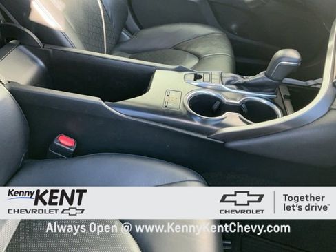 Used 2018 Toyota Camry XSE image 15