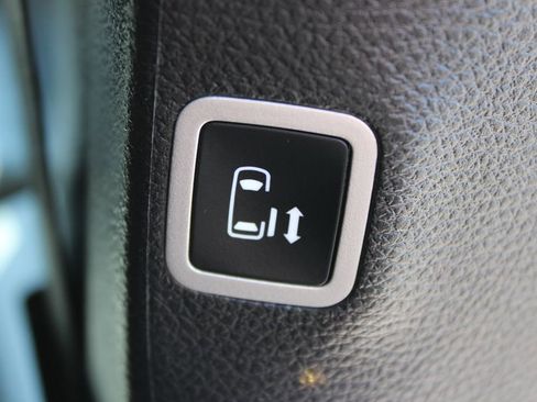 Used 2025 Chrysler Pacifica Select FWD image 33