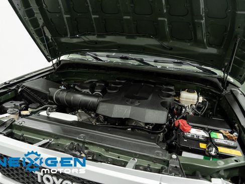 Used 2014 Toyota FJ Cruiser 4WD image 42