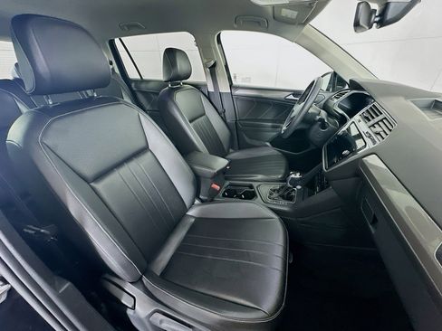 Used 2024 Volkswagen Tiguan SE FWD image 30