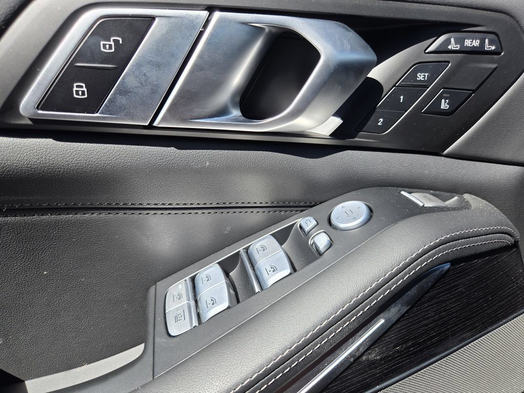 Certified 2025 BMW X7 M60i AWD/4WD image 27