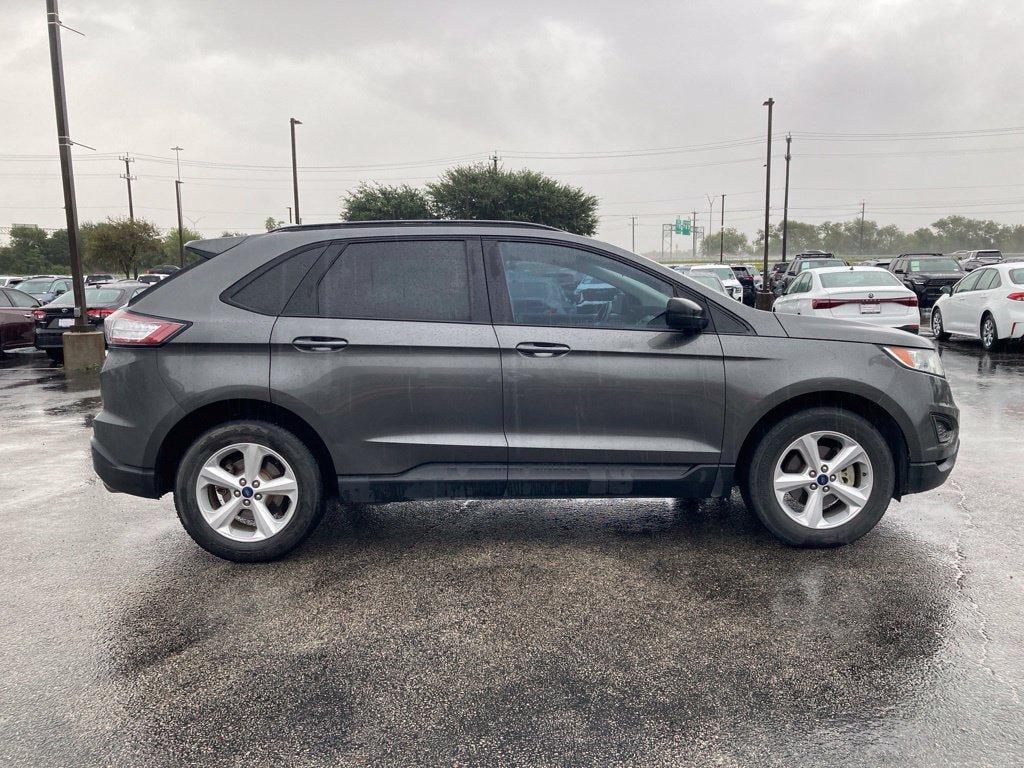 Used 2017 Ford Edge SE FWD image 3