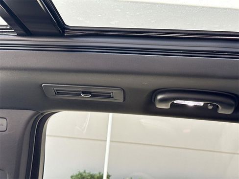 Used 2025 Cadillac XT6 Premium Luxury image 21