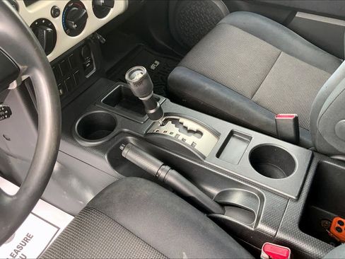 Used 2010 Toyota FJ Cruiser 2WD w/ TRD Sport Pkg image 15