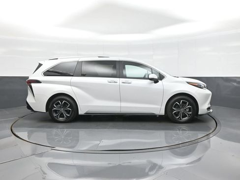 Certified 2026 Toyota Sienna Platinum AWD/4WD image 8