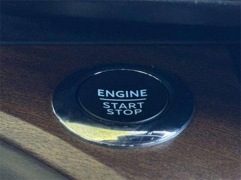 Used 2022 Ford Explorer King Ranch image 19