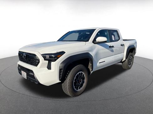 Used 2025 Toyota Tacoma TRD Off-Road image 3