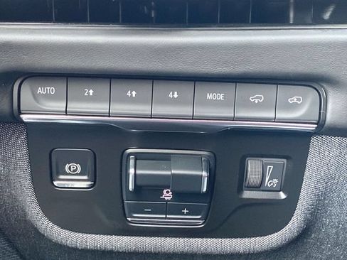 Used 2025 Cadillac Escalade ESV Sport Platinum w/ LPO, ONYX Package AWD/4WD image 17