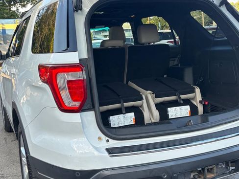 Used 2018 Ford Explorer XLT w/ Equipment Group 202A AWD/4WD image 18