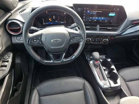 Used 2024 Chevrolet Trax RS w/ Sunroof Package FWD image 11