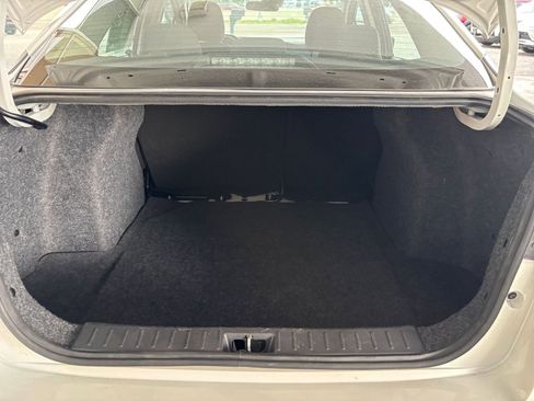 Used 2025 Nissan Versa SV FWD image 31