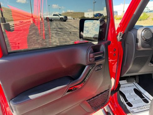 Used 2017 Jeep Wrangler Unlimited Sahara AWD/4WD image 11