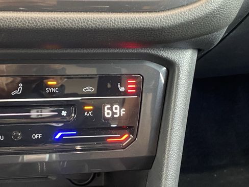 Certified 2023 Volkswagen Tiguan SE FWD image 25