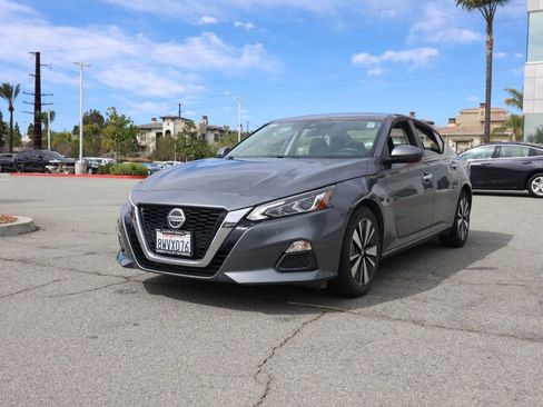 Used 2021 Nissan Altima 2.5 SV w/ SV Premium Package image 8