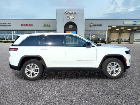 Certified 2023 Jeep Grand Cherokee Limited w/ Luxury Tech Group II AWD/4WD image 2