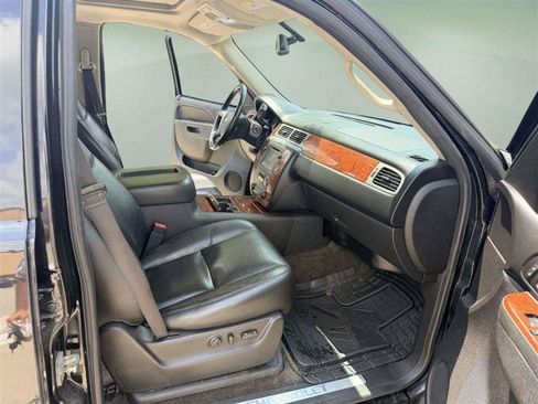 Used 2013 Chevrolet Suburban LTZ AWD/4WD image 19