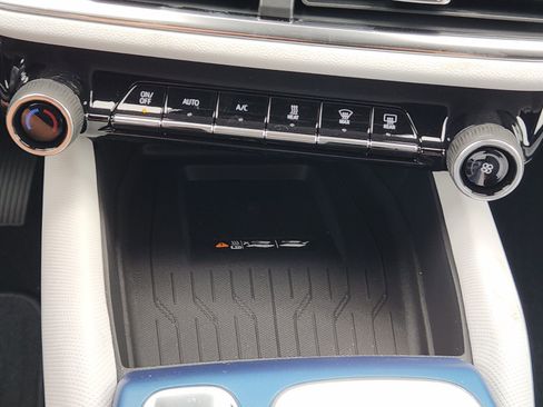 New 2026 Chevrolet Equinox EV LT image 15